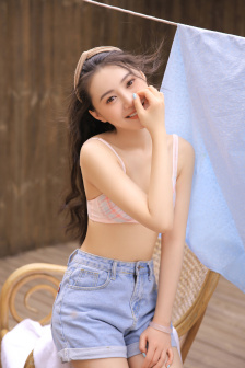 欧美嫩模free在线播放